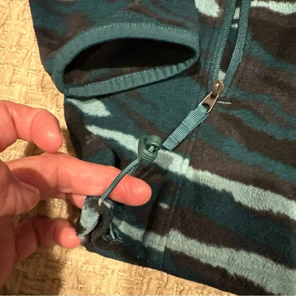 THE NORTH FACE WOMENS PULLOVER SWEATER TURTLE
NECK MEDIUM GREEN ANIMAL
PRINT - Picture 6 of 13